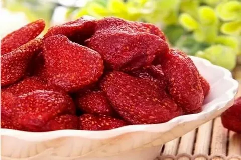 تصویر 2 از خرید توت فرنگی خشک پفکی + قیمت فروش استثنایی